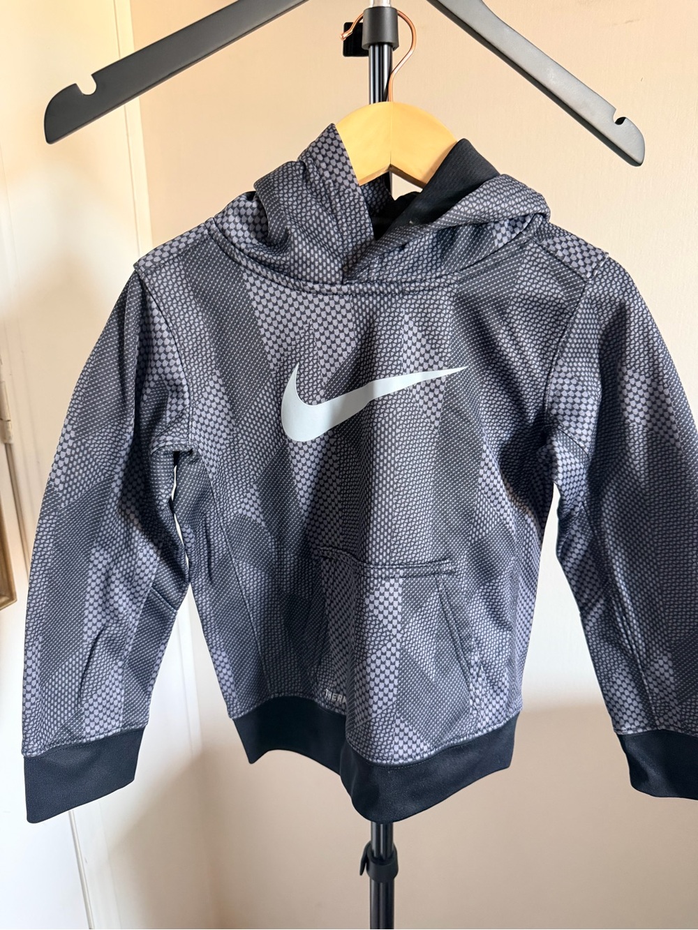 Nike Therma-FIT Kids Pullover Hoodie – Size Small